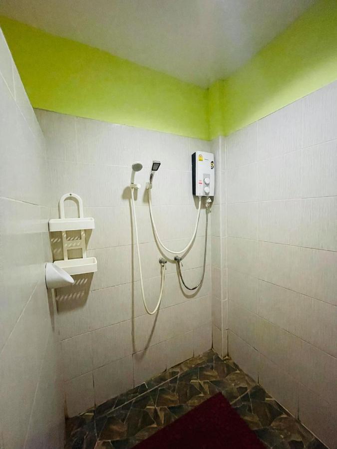فندق Baan Sri Family Kabin Buri المظهر الخارجي الصورة